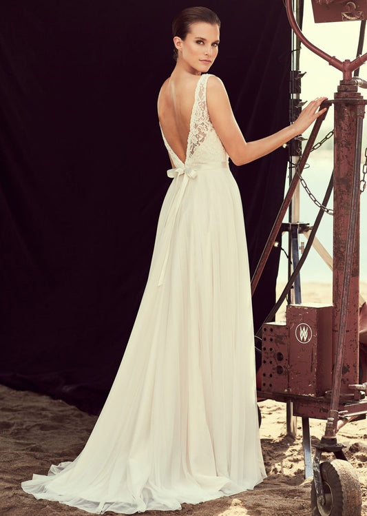 Dress: 3001 Mikaella "2193" Waist: 30