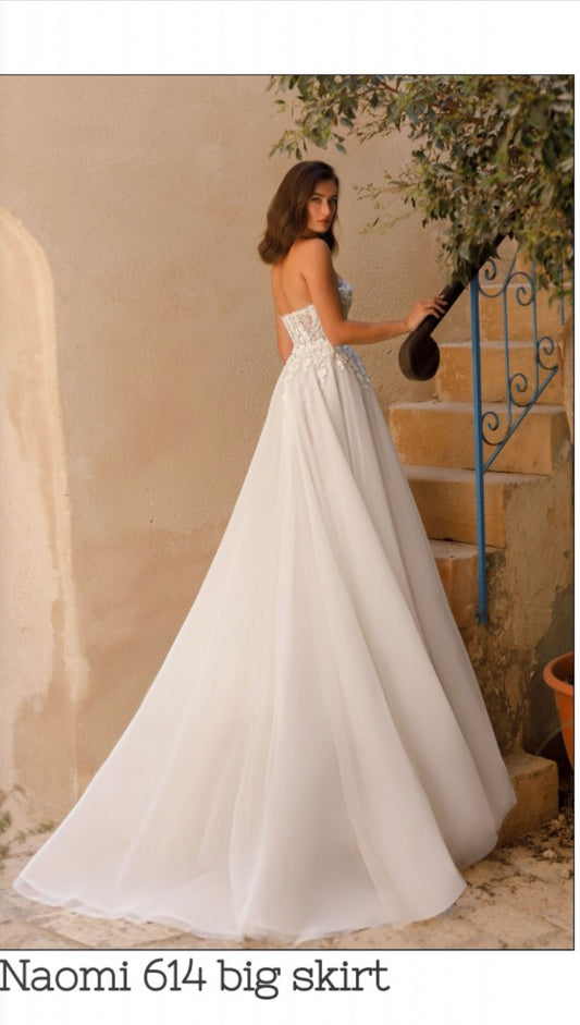 Skirt: 614 Adi Shlomo "Naomi Big Skirt" Waist: 28