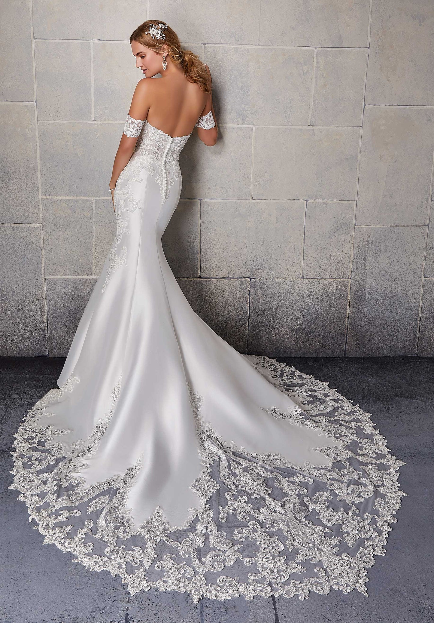 Dress: 4007 MoriLee "Selena" Waist: 40