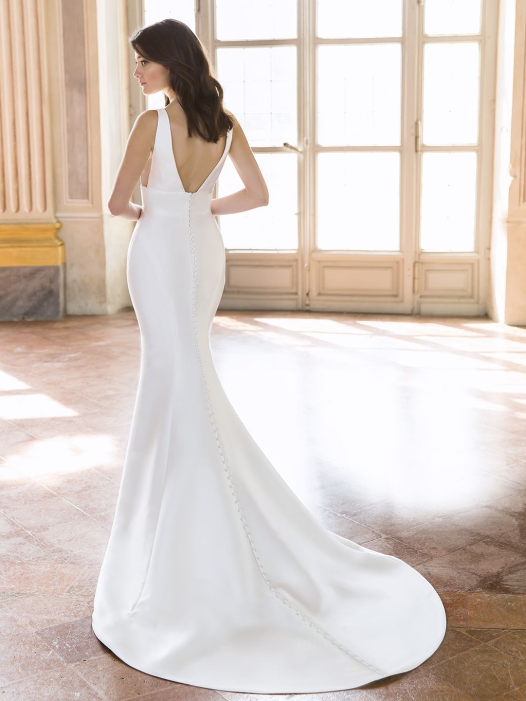 Dress: 2922 Enzoani "Tiffany" Waist: 29