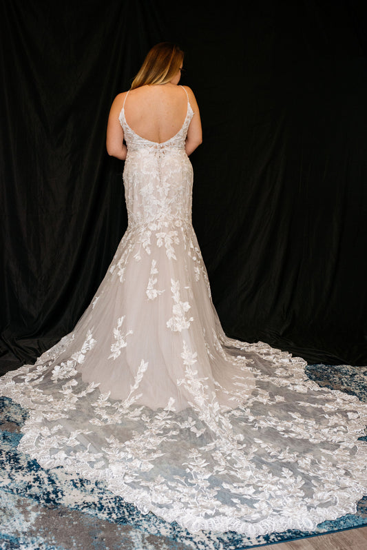 Brand new! Dress 918: Maggie Sottero "Giana Lynette" waist 33