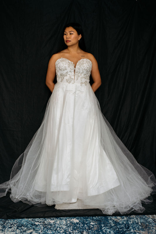 Dress 3509: Ecochic Bridal "Sarah" waist 35