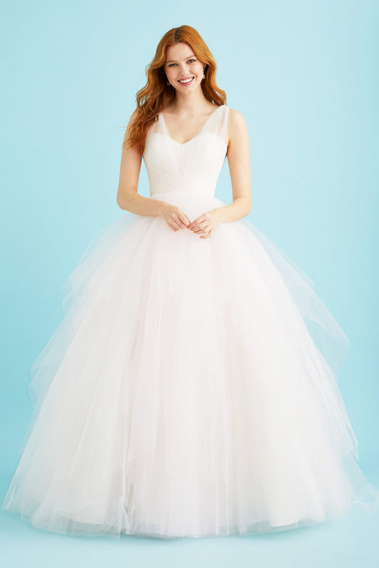 Dress: 2706 Lea-Ann Belter “Crystal” Waist: 27