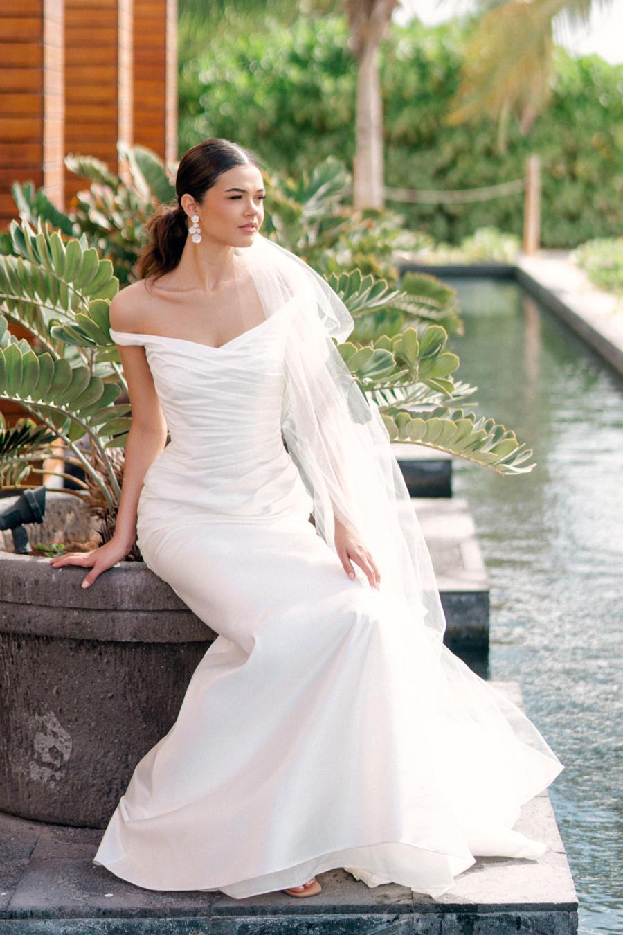 Dress: 3201 WTOO by Watters "March" Waist: 32