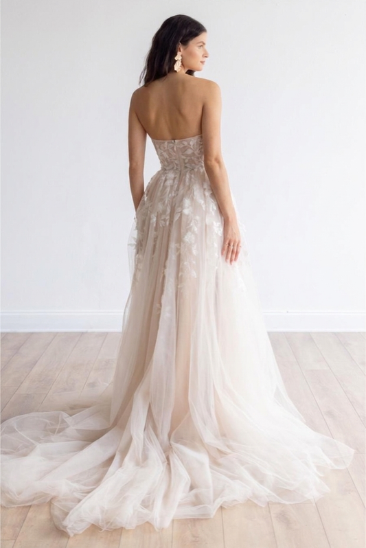 Dress: 2819 Wtoo by Watters “Austin” Waist: 28