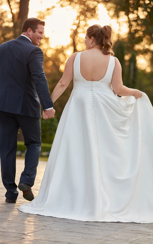 Dress: 3901 Justin Alexander "6758" Waist: 39