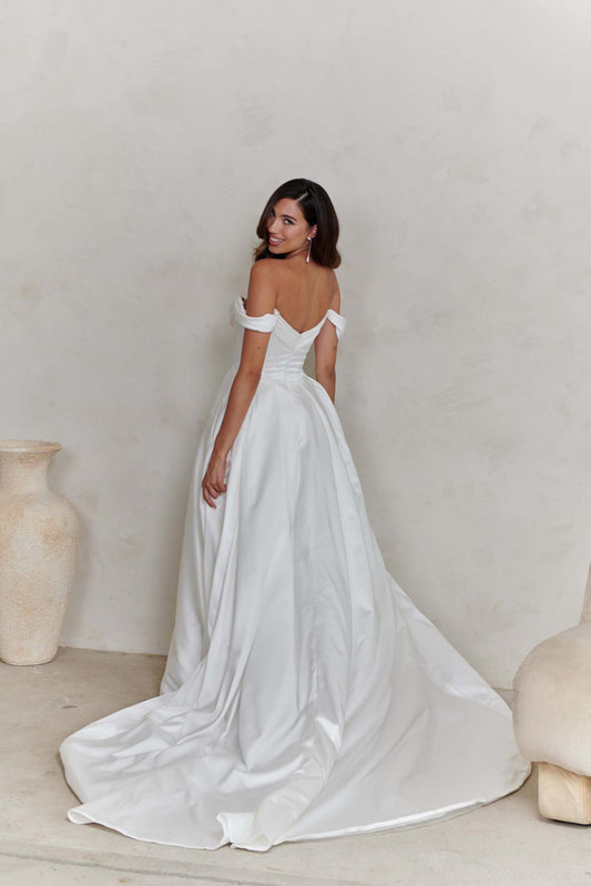 Dress: 2909 Serene by Madi Lane “Cassidy” Waist: 29