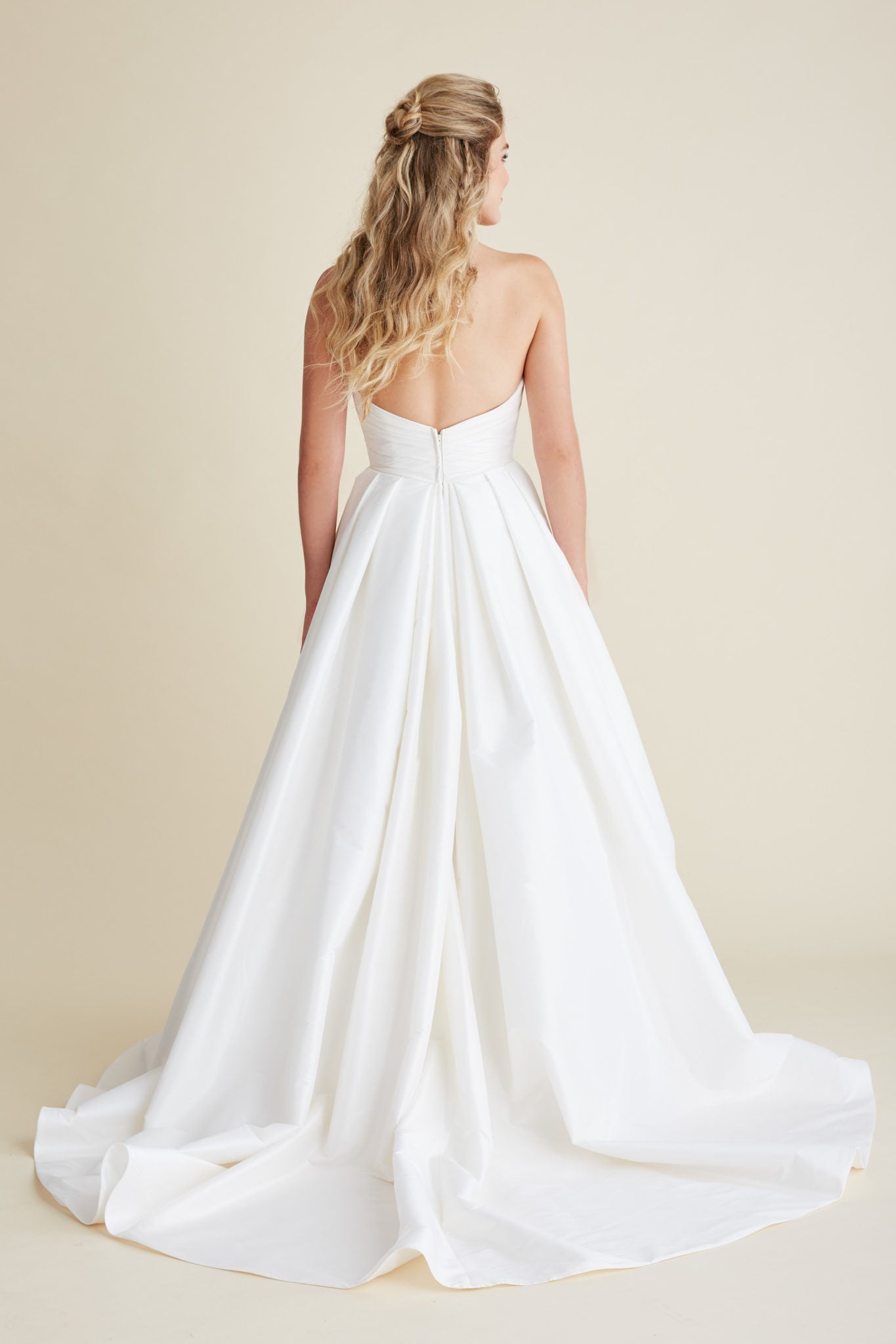Dress: 2809 Lea-Ann Belter "Felicity" Waist: 28