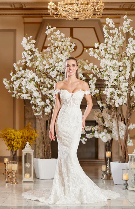 Dress: 3032 Icon by Alexander “Cameron” Waist: 30