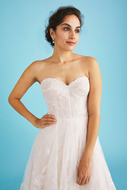 Dress: 2703 Lea-Ann Belter “Alouette” Waist: 27