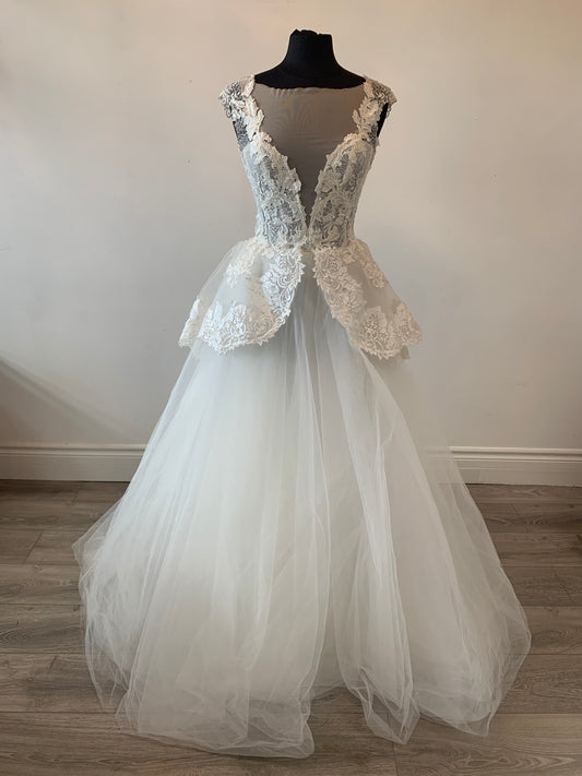 Dress: 2721 Haute Couture/EcoChic Bridal "Antoinette" Waist: 27