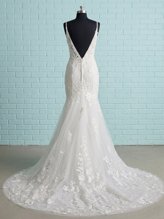 Dress: 3001 Maggie Sottero “Marlena” Waist: 30