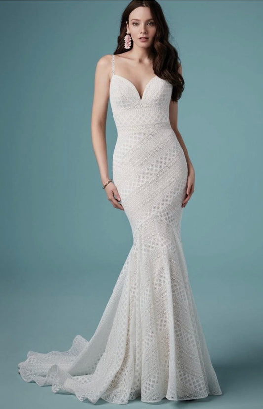 Dress: 3020 Maggie Sottero “Liliana” Waist: 30