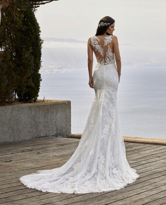 Dress: 2516 Pronovias “Courtney” Waist: 25