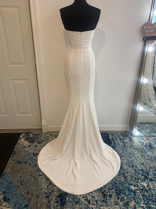 Dress: 2831 Haute Couture "Gia" Waist: 28