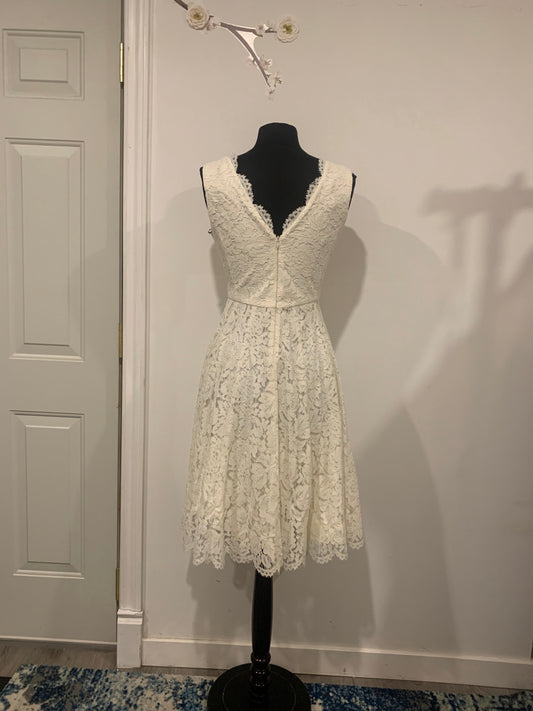 Dress: 2920  Vera Wang Short Lace Waist: 29