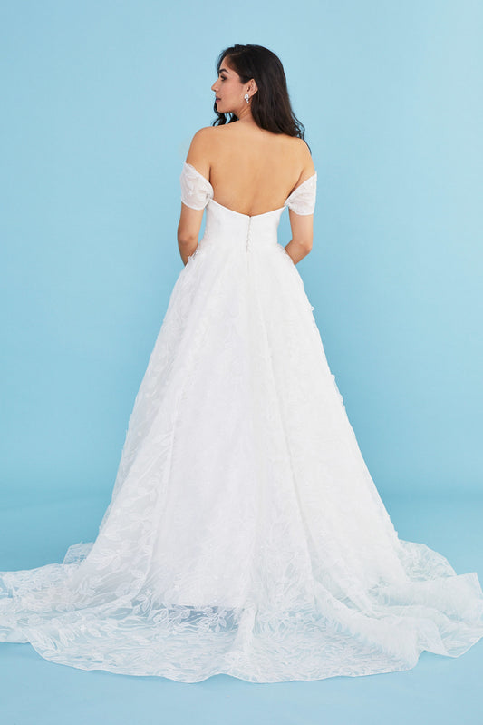 Dress: 2744 Lea-Ann Belter "Lyric" Waist: 27