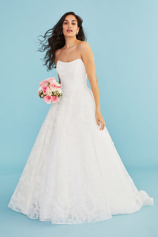 Dress: 2744 Lea-Ann Belter "Lyric" Waist: 27