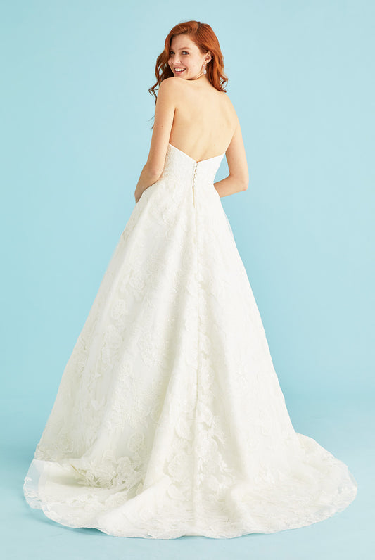 Dress: 2815 Lea-Ann Belter "Orion" Waist: 28