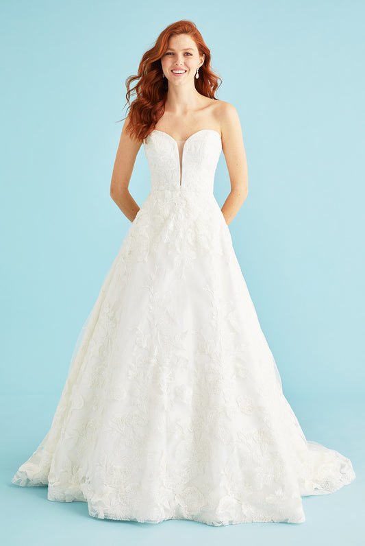 Dress: 2815 Lea-Ann Belter "Orion" Waist: 28