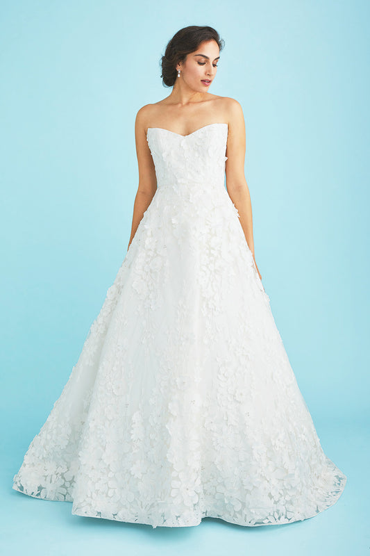 Dress: 3038 Lea-Ann Belter "Swan" Waist: 30