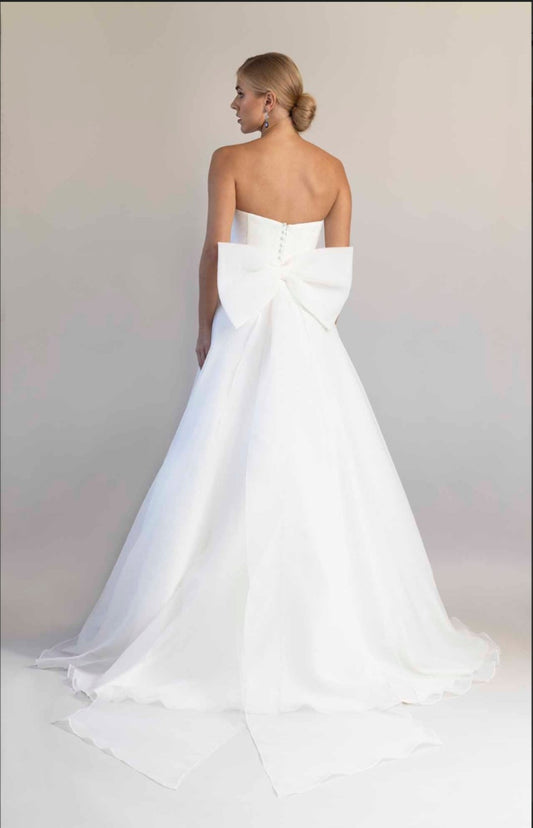 Dress 4501: Robert Bullock "Ruby" waist 45