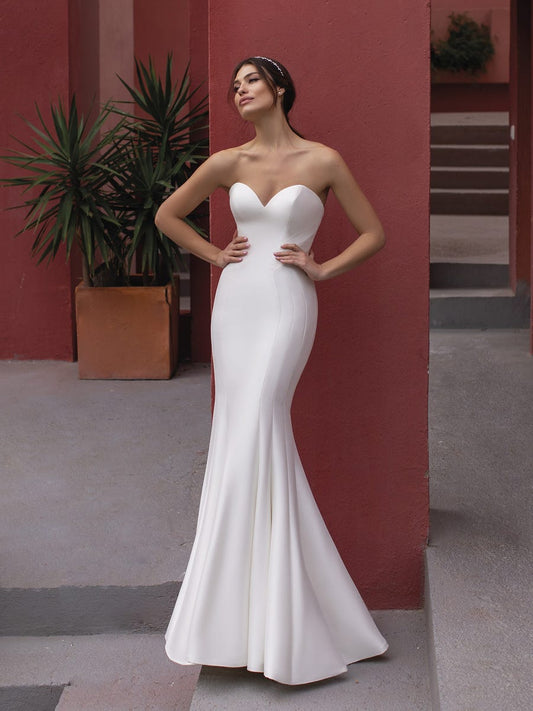 Dress: 3601 White One Bridal "Splendor" Waist: 36