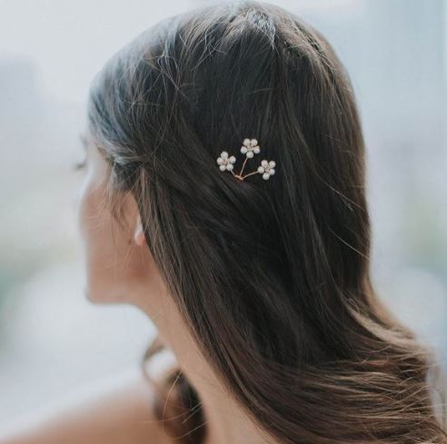 Davie & Chiyo "Daisy Pins" in GOLD