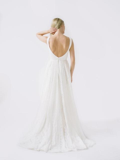 Dress: 4002 Truvelle "Alix" Waist: 40