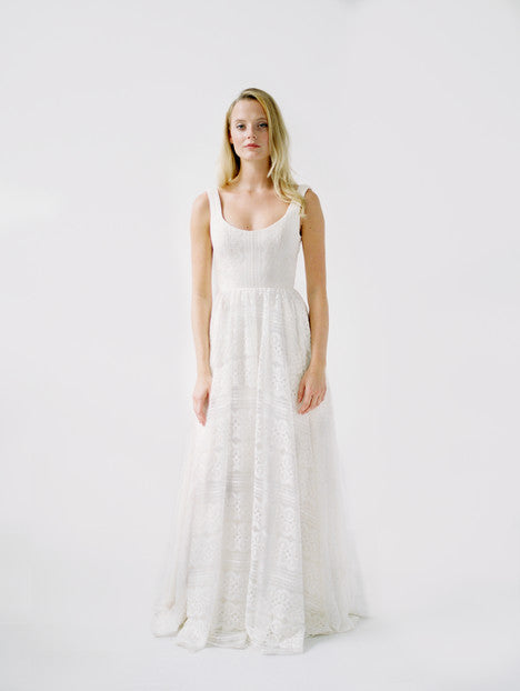 Dress: 4002 Truvelle "Alix" Waist: 40