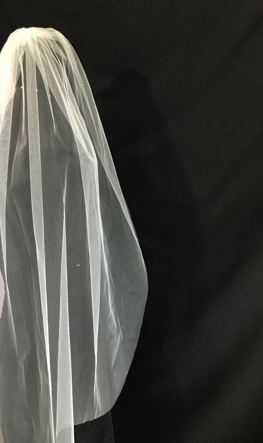 Veil 100: Cut edge veil fingertip length 1 tier