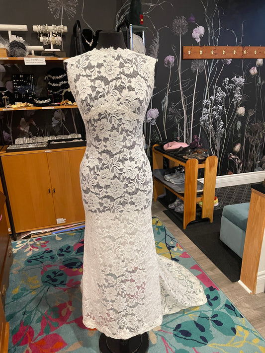 Dress: 2655 Essence of Australia lace sheath Waist: 26