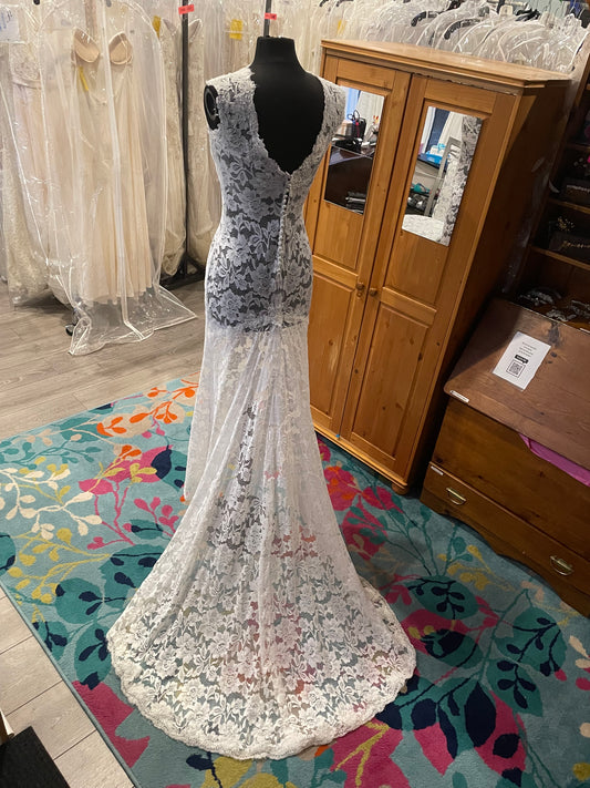 Dress: 2655 Essence of Australia lace sheath Waist: 26