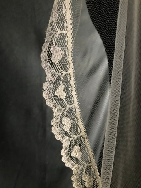 Veil 130lace a: Fingertip lace edge ivory/dark ivory