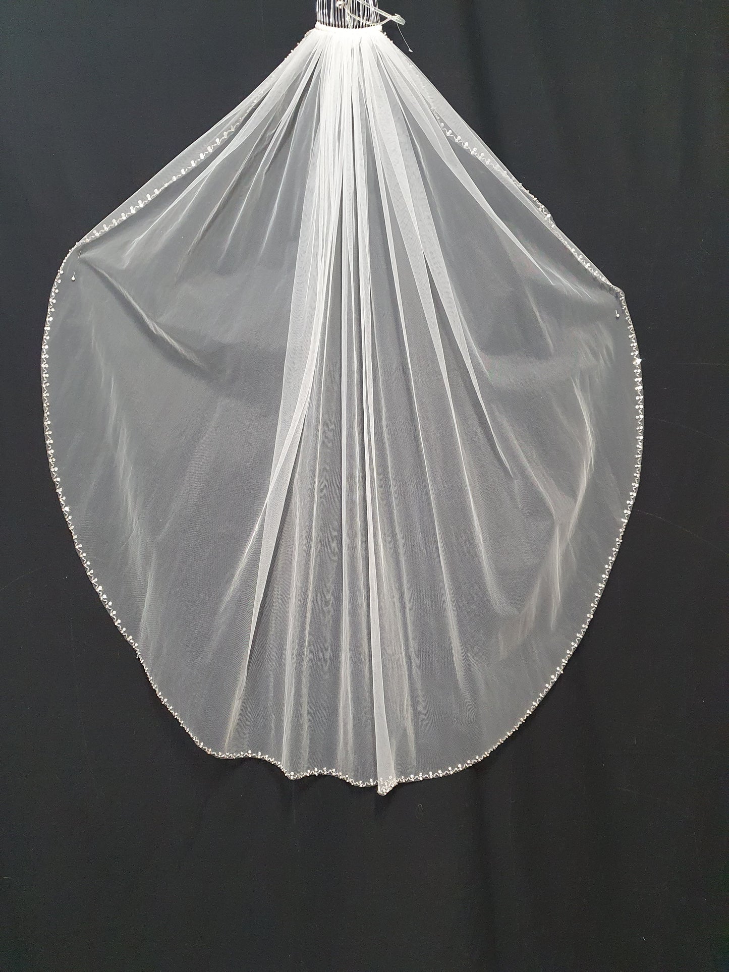 Veil 220: 1 tier fingertip veils with beaded edge