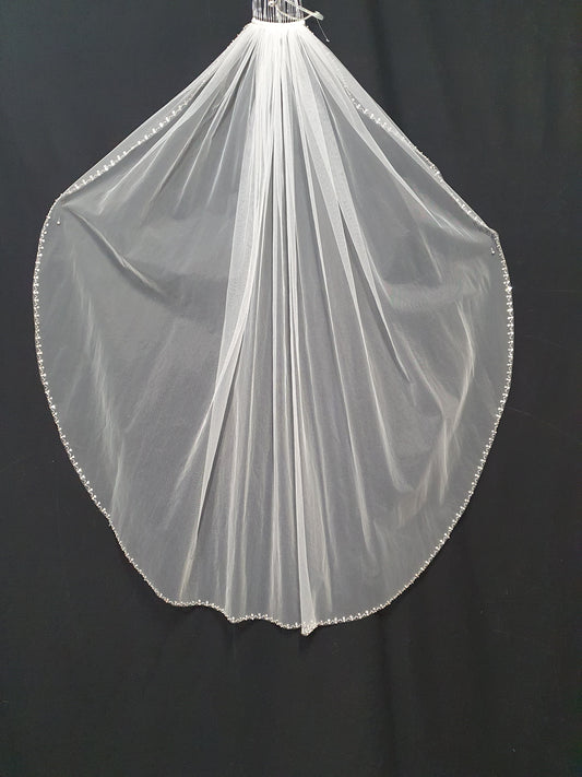 Veil 220: 1 tier fingertip veils with beaded edge