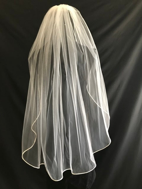 Veil 110: Rattail edge veil fingertip length 1 tier