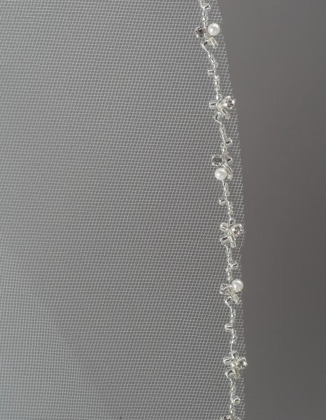 Veil 220: 1 tier fingertip veils with beaded edge
