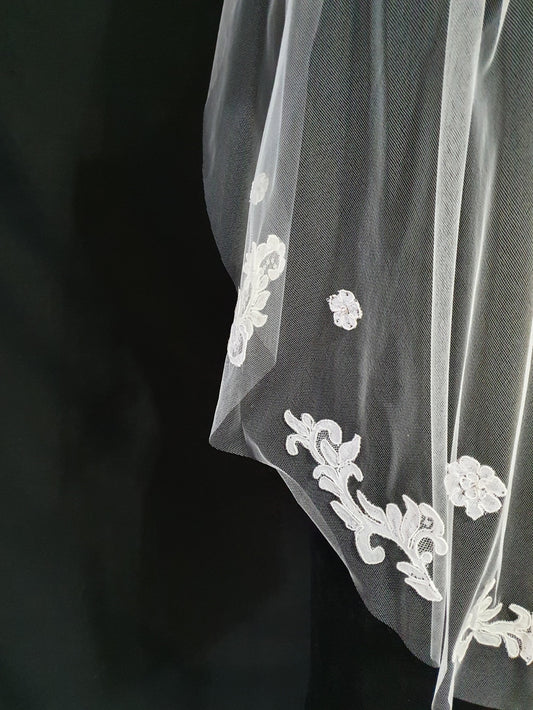Veil 200: Fingertip light ivory veils with custom applique