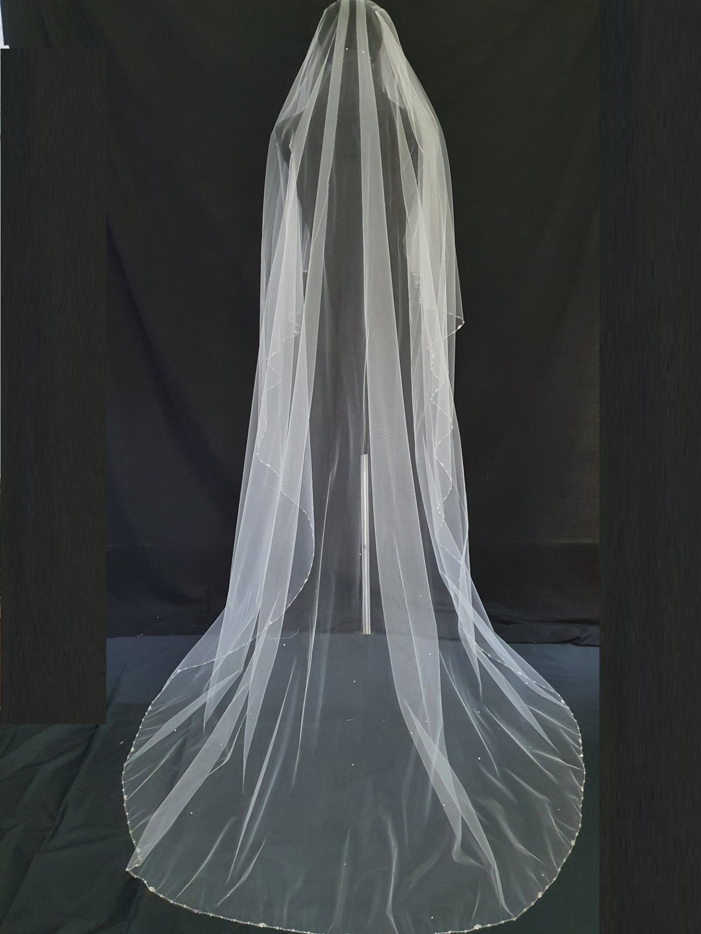 Veil 520misc: Chapel length centre cut