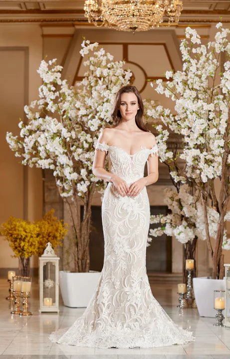 Dress: 3032 Icon by Alexander “Cameron” Waist: 30