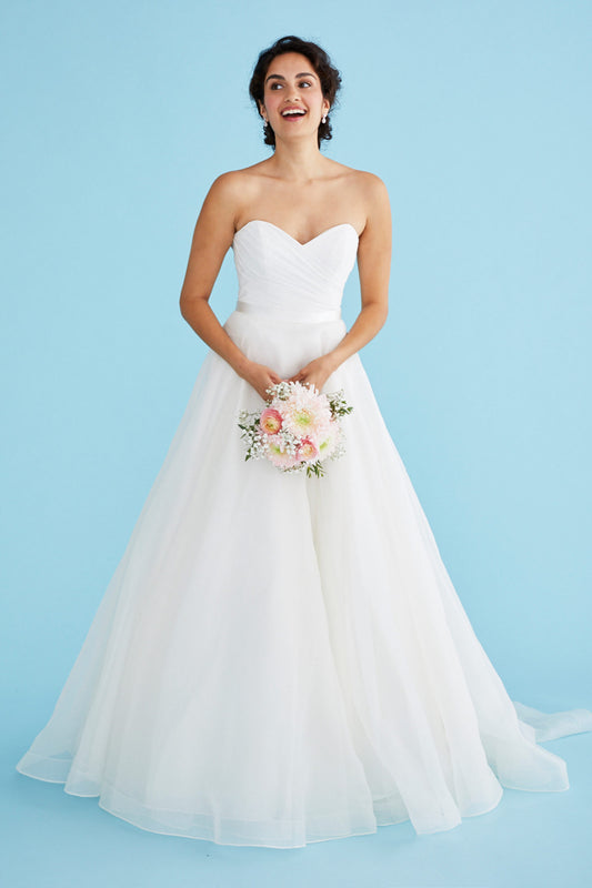 Dress: 2905 Lea-Ann Belter "Marina" Waist: 29