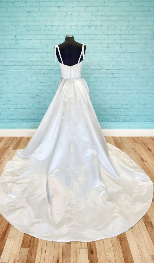 New Dress: 4004 Private Designer "Quinn" Waist: 40