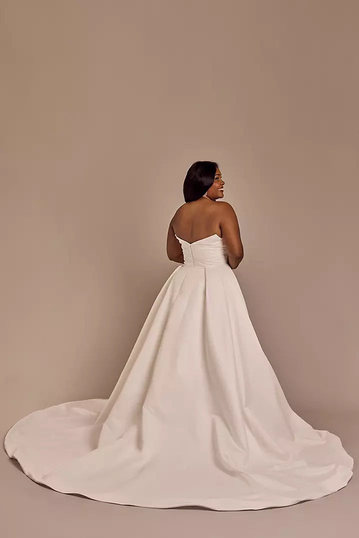 Dress: 3203 Oleg Cassini "CWG1027" Waist: 32