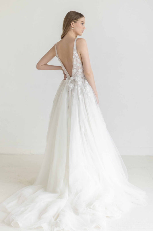 Dress: 2524 Watters “Calia” Waist: 25