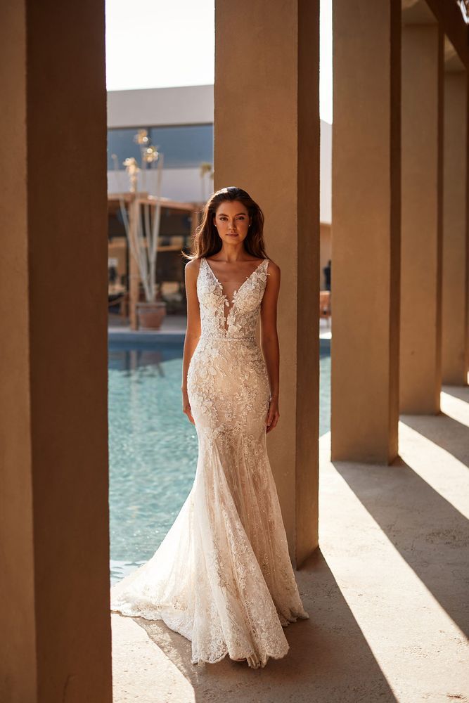 Dress: 2505 Mila Nova “Kristina” Waist: 25