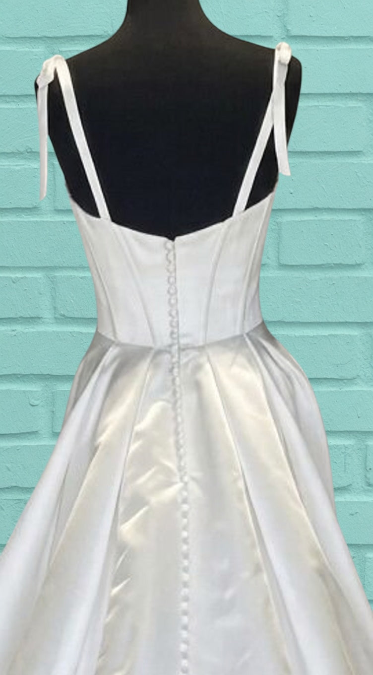 New Dress: 4004 Private Designer "Quinn" Waist: 40