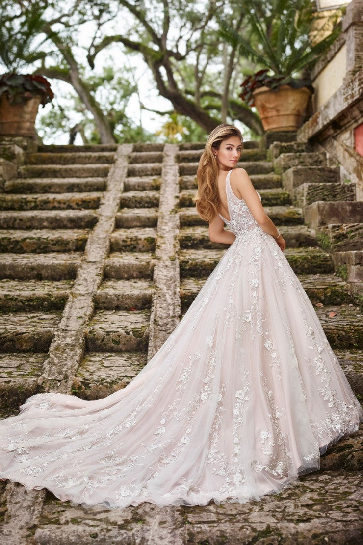 Dress: 2907 Martin Thornberg “Rosabelle” Waist: 29