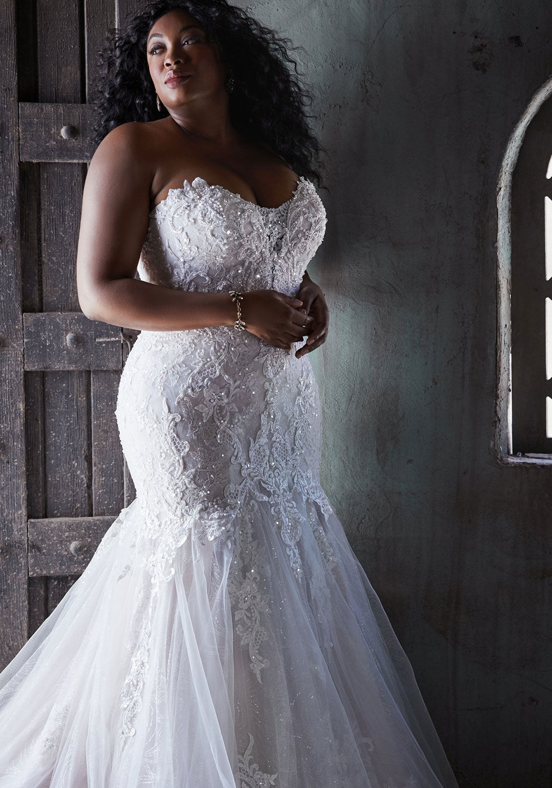 Dress: 3510 Maggie Sottero “Loonie” Waist: 35