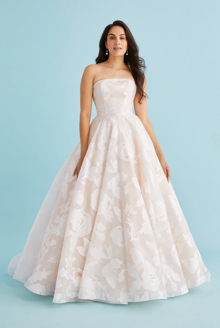 Dress: 3016 Lea-Ann Belter “Rowan-X” Waist : 30